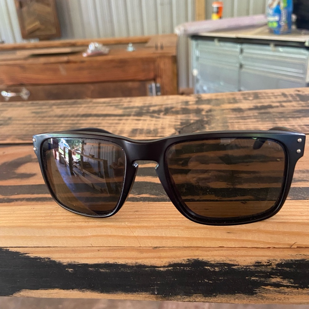 Oakley Holbrook XL with microfiber bag